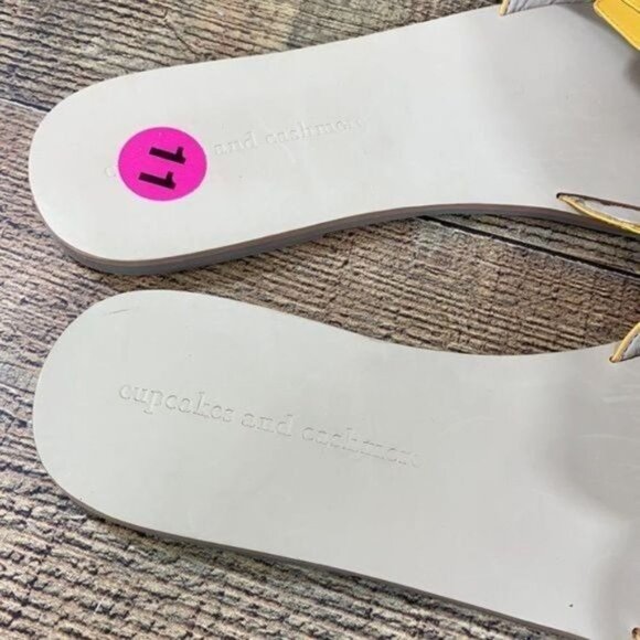 Cupcakes and‎ Cashmere Farella Slide Sandal Womens 11 M Yellow Leather Flats - Picture 5 of 8